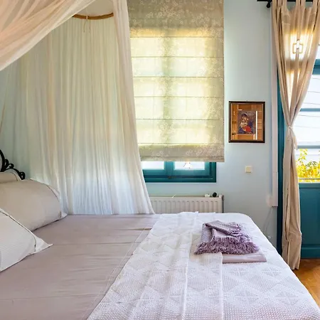 Beachfront Serenity - Petalidi's Moorea Gem Holiday home