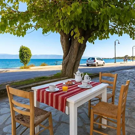 Holiday home Beachfront Serenity - Petalidi's Moorea Gem